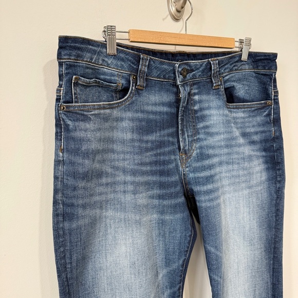 Buffalo David Bitton Faded Blue Relaxed Straight Driven Jeans Size 36 Inseam 27 - Picture 3 of 17